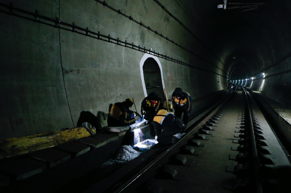 陈仓铁路运营隧道病害现状